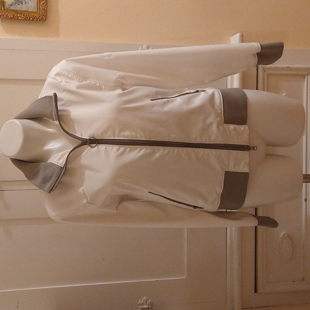 Columbia gray and white windbreaker Sz M